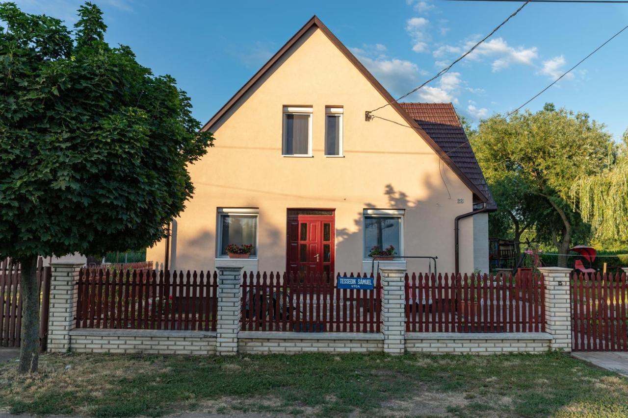Linett Apartman Hajduszoboszlo Exterior photo