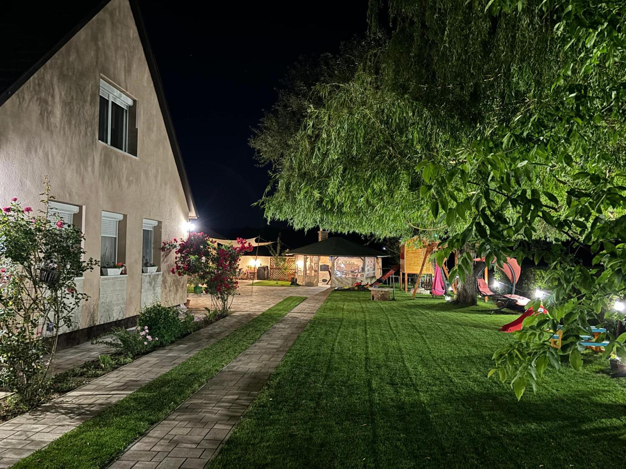 Linett Apartman Hajduszoboszlo Exterior photo